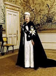 身披马耳他骑士团披风的英国女王伊丽莎白。.jpg