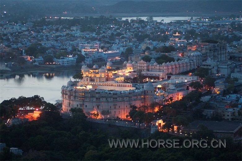 Evening_view,_City_Palace,_Udaipur.jpg