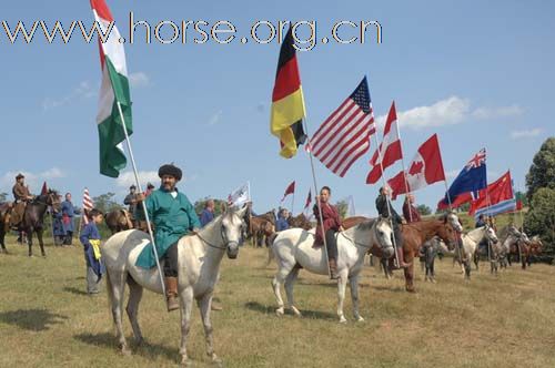 观摩国际骑射大会，骑汗血马旅行，体验匈奴遗风