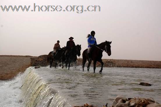 中国马友骑马环官厅水库150公里骑马大穿越