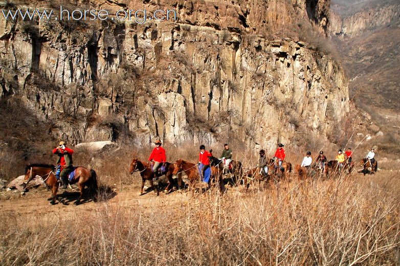 燕山大峡谷-燕国古长城马背探险-雄伟的马背视界