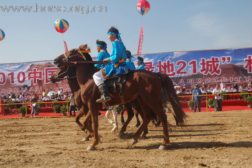 雄赳赳气昂昂：银川耐力赛万人开幕式