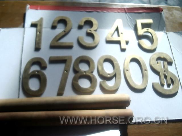 冷印数字铜马匹使用液氮打号，打号的号制一般标准为成年马高7厘米，宽3.5厘米。幼驹号制要小一些。  液氮买 ...