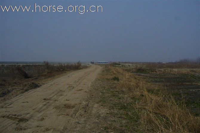 看看这里 杭州钱塘江边的土路野骑，大家点评一下