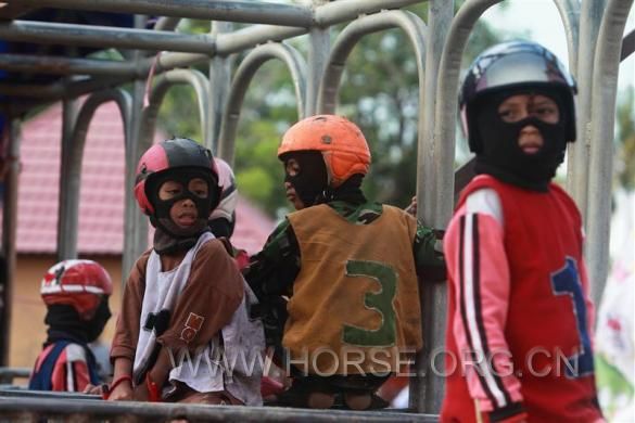 印尼少年骑手 (8).jpg